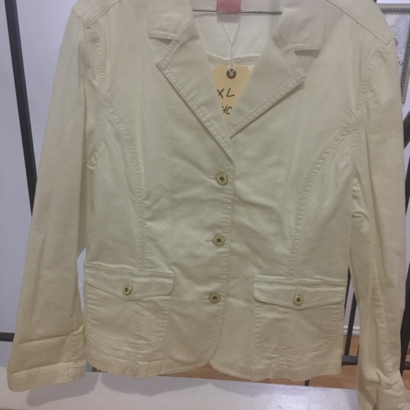 Ladies White denim jacket in XL from Lady Hathaway Design Studio - Picture 4 of 4